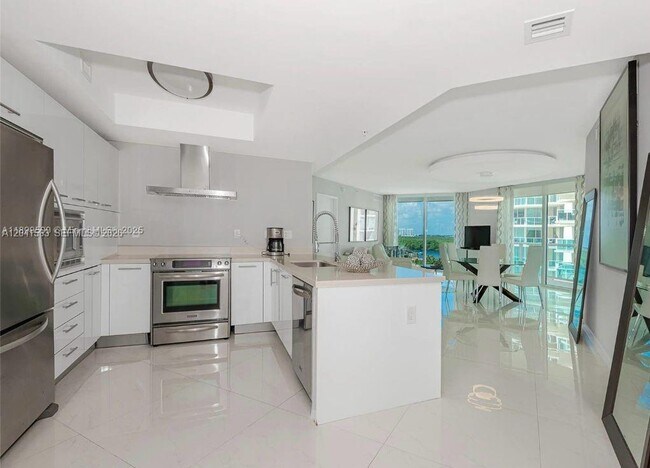 Building Photo - 200 Sunny Isles Blvd