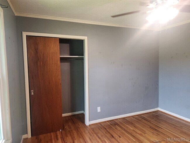 Building Photo - 1203 Oates Rd