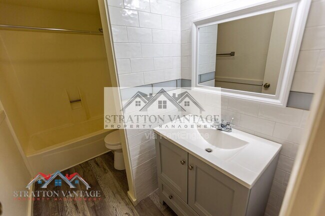 Building Photo - 2165 E University Dr