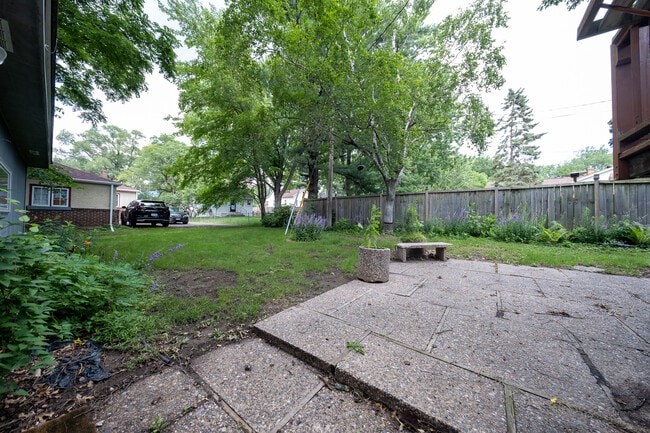 Building Photo - 2159 Beech St E