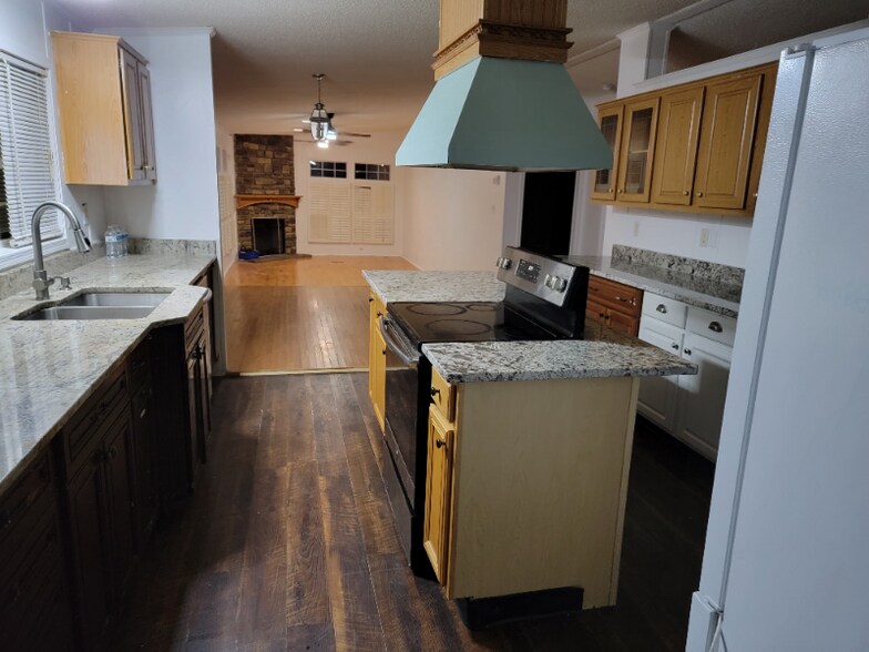 Building Photo - 8936 Turner Dr