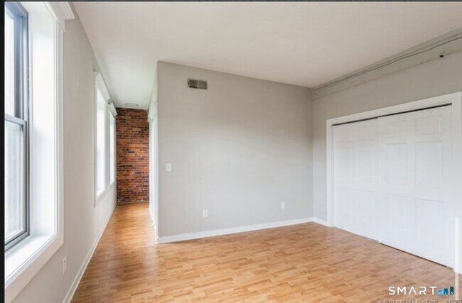 Building Photo - 71A Imlay St