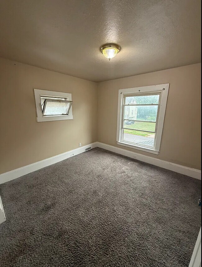 Building Photo - 536 E 123rd St