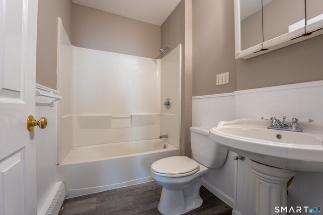 Building Photo - 62-64-64 James St