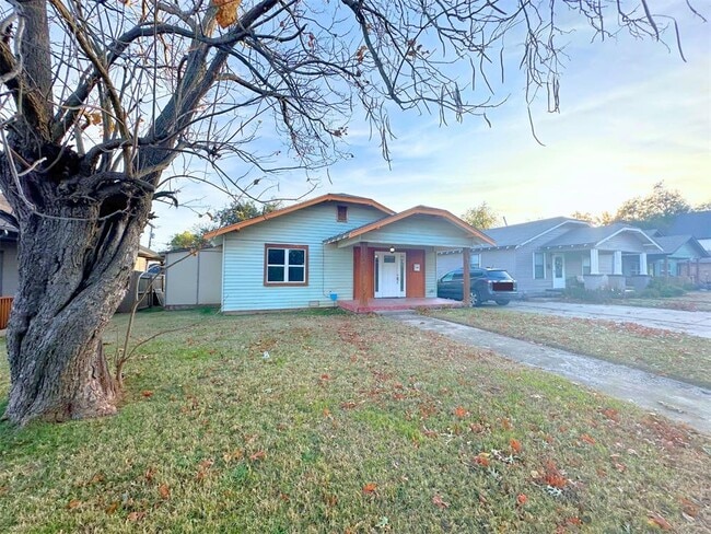 Building Photo - 1628 NE 12th St