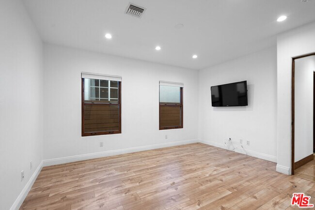 Building Photo - 14710 Greenleaf St