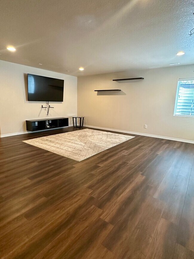 Building Photo - Spacious 5-Bedroom Smart Home Near Peterso...