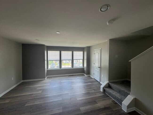 Building Photo - 65 Private Ct