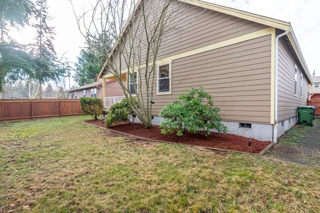 Building Photo - 3-bedroom, 2-bathroom single-level home