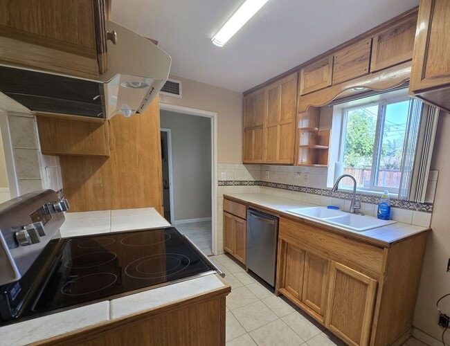 Building Photo - 517 Ribier Ave