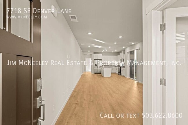 Building Photo - 335 SE 8th Ave