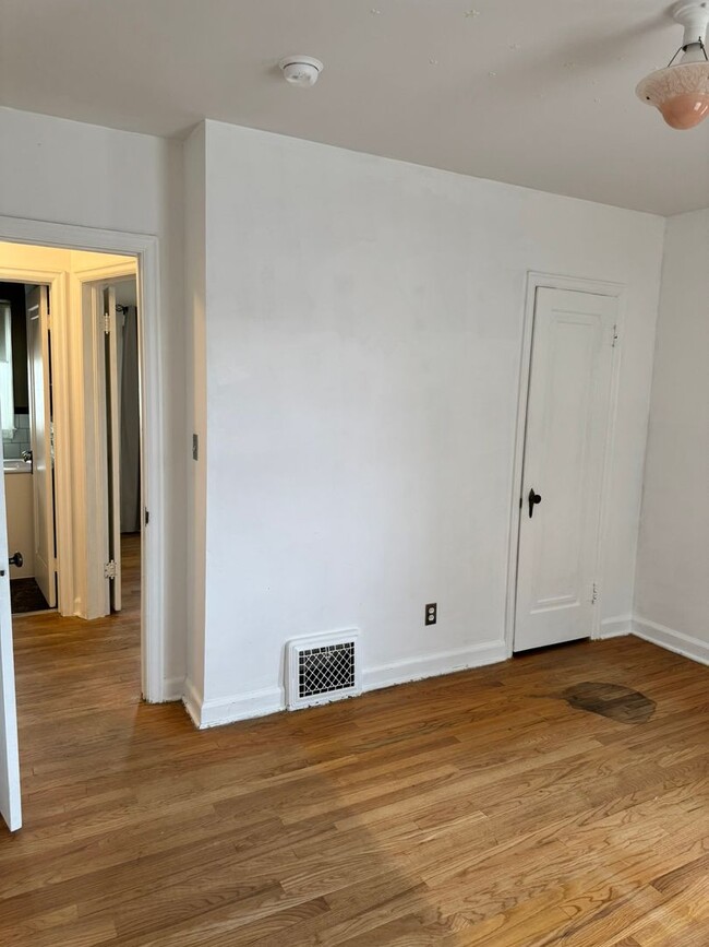 Building Photo - Pet friendly spacious home with new paint .