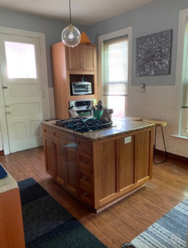 Building Photo - 1754 N Astor St