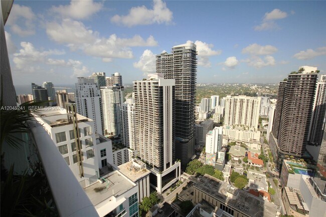 Building Photo - 950 Brickell Bay Dr