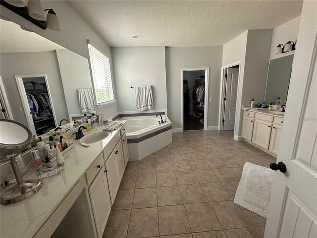 Building Photo - 8370 Lookout Pointe Dr
