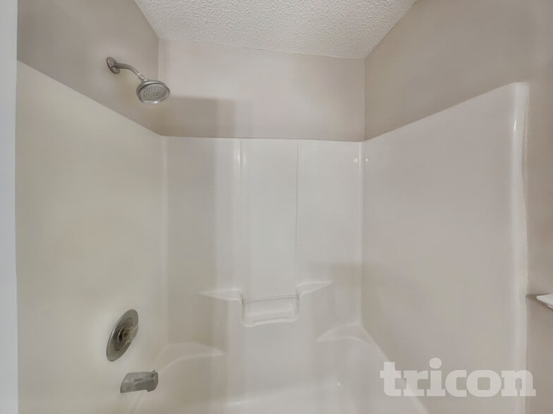 Building Photo - 622 Commander Dr