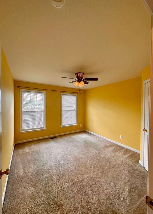 Building Photo - 22702 Lamoreaux Landing Square