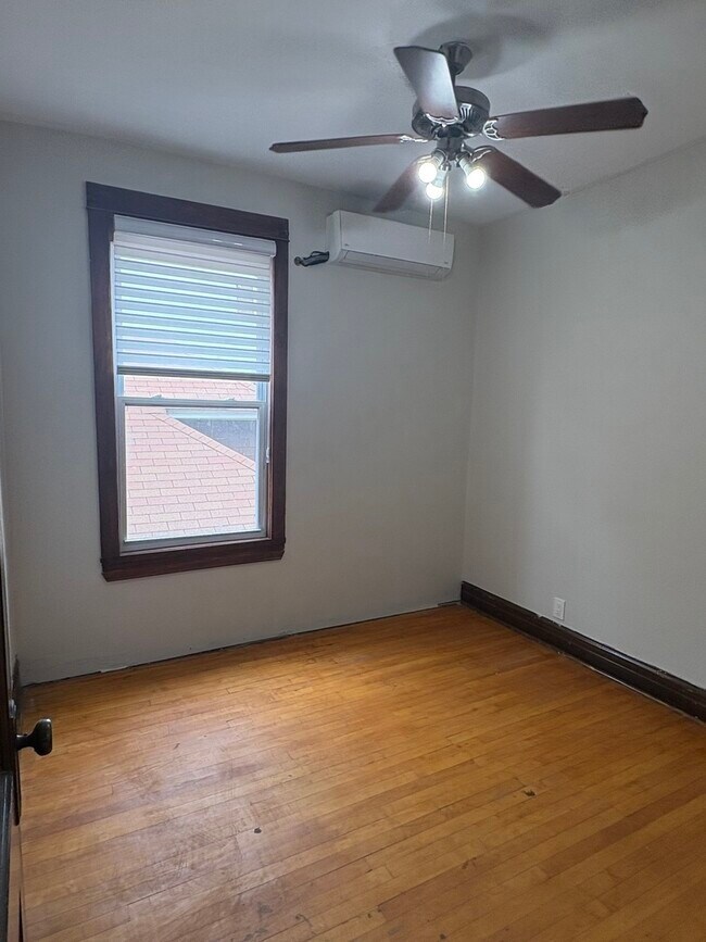 Building Photo - 4418 W Deming Pl