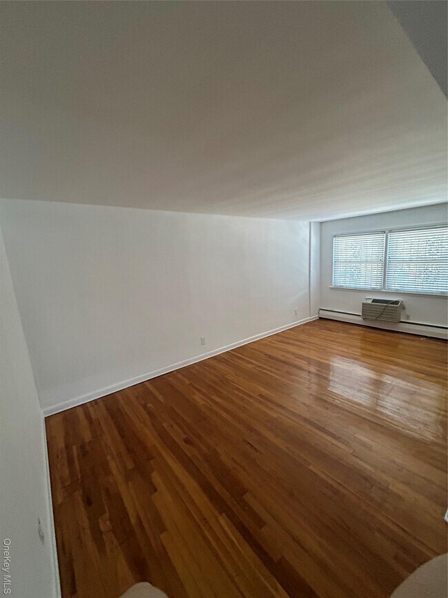 Building Photo - 60-46 69th Pl