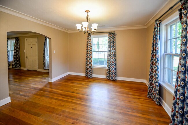 Building Photo - 3590 Shirlwood Ave