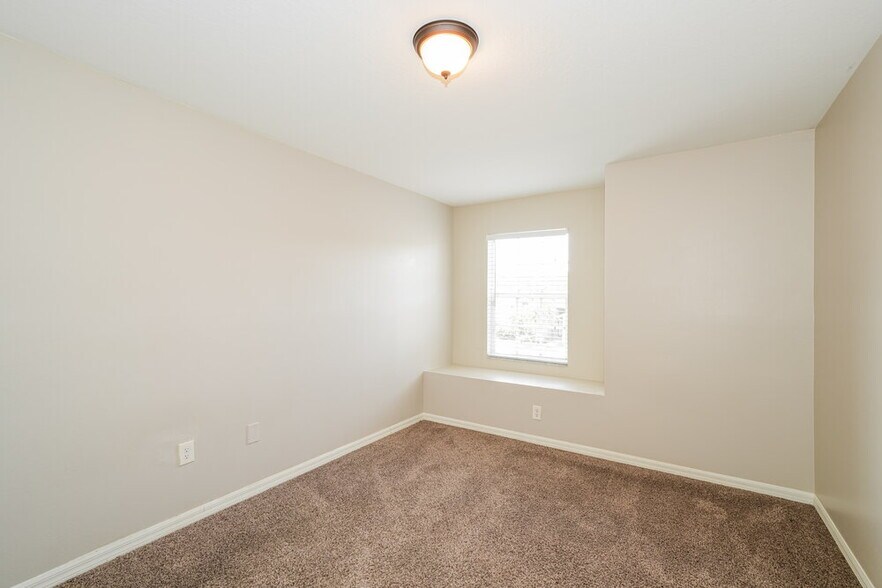 Building Photo - 30703 Tremont Dr