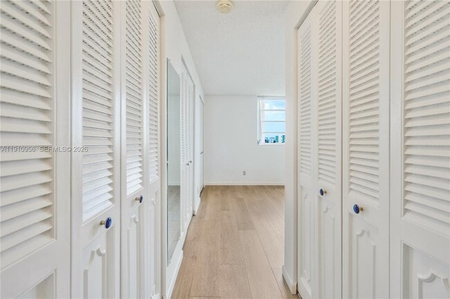 Building Photo - 141 SE 3rd Ave