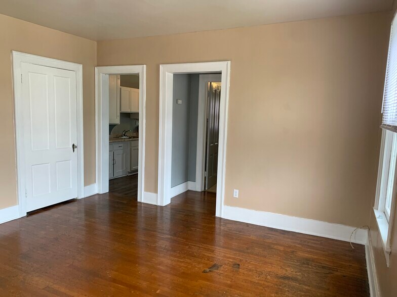 Building Photo - 223 Main St