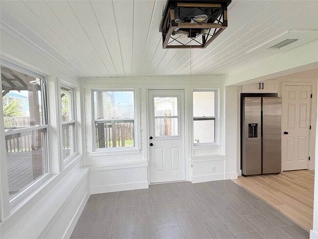 Building Photo - 13617 Frances Ave