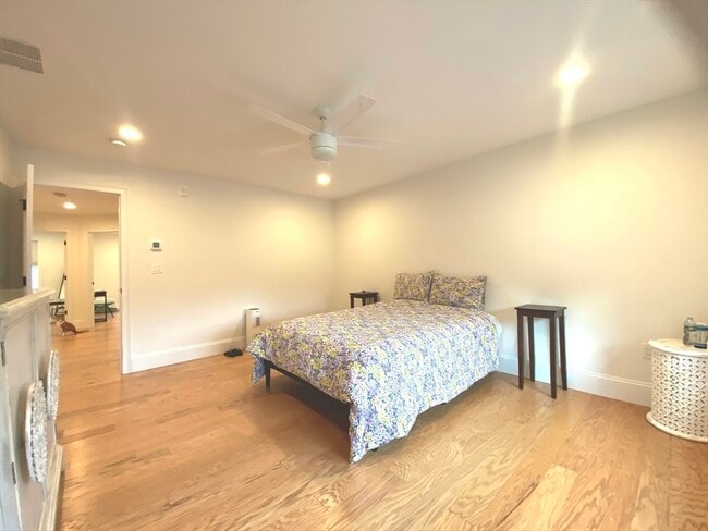 Building Photo - 23 Lily Pond Ln