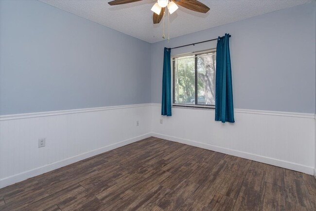 Building Photo - 3/1 Home With A Detached 1/1 Bd In-Law Suite And Detached Airconditioned Metal Storage