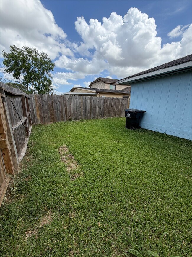 Building Photo - 6618 McCullum Rd