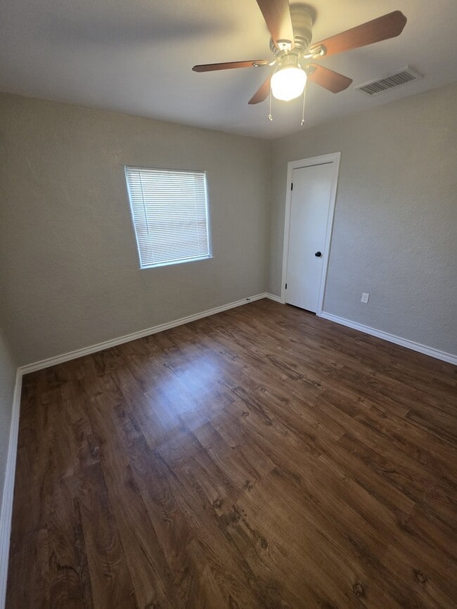 Building Photo - 3 bed 1 bath remodeled home, move in ready!