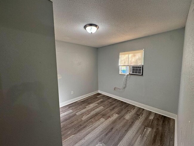 Building Photo - 302 Sherwood Dr