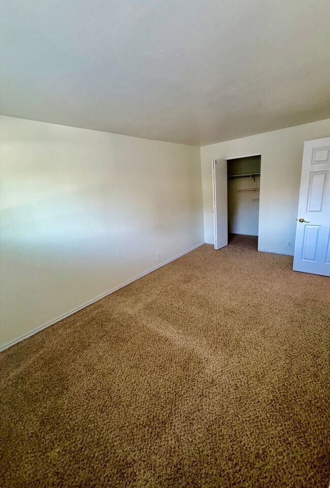Building Photo - Cozy South Salt Lake 2 Bedroom 1 Bath