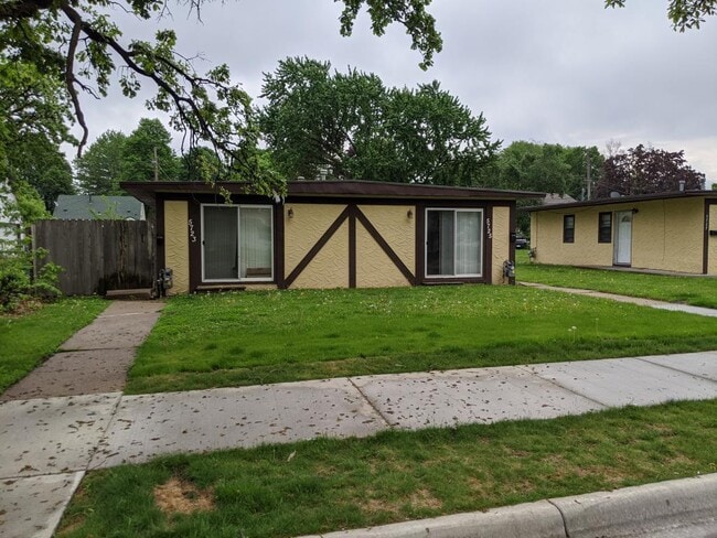 Building Photo - 5723 S 34th Ave