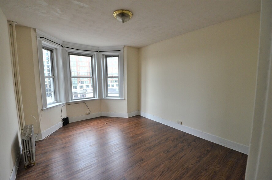Building Photo - 80 Kilmarnock St