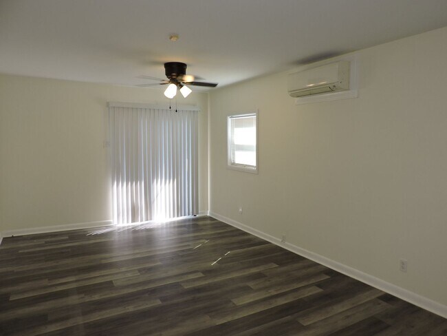 Building Photo - Convenient Norttheast location!