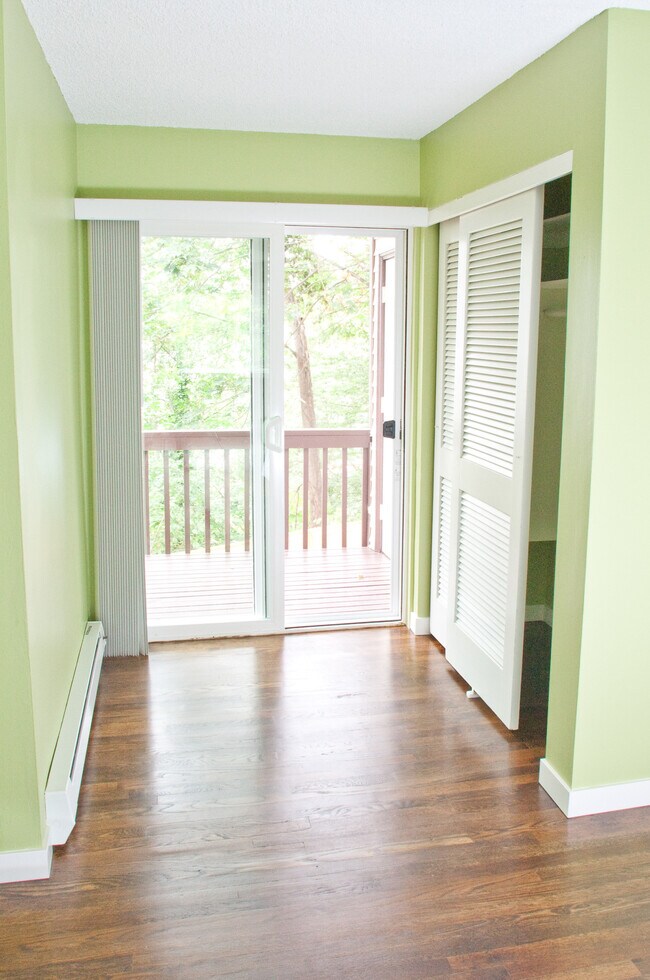 Building Photo - 1006 W Nickerson St