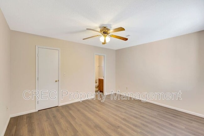 Building Photo - 1005 Tj Ln