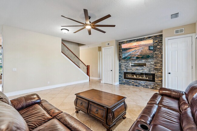 Building Photo - 703 Ramie Ct
