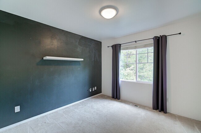 Building Photo - 3Bd/2.5Ba Everett Home