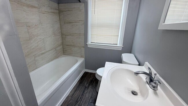 Building Photo - 4667 Beniteau St