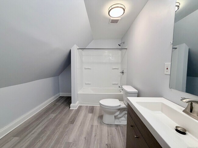 Building Photo - 35 Hillside Ave