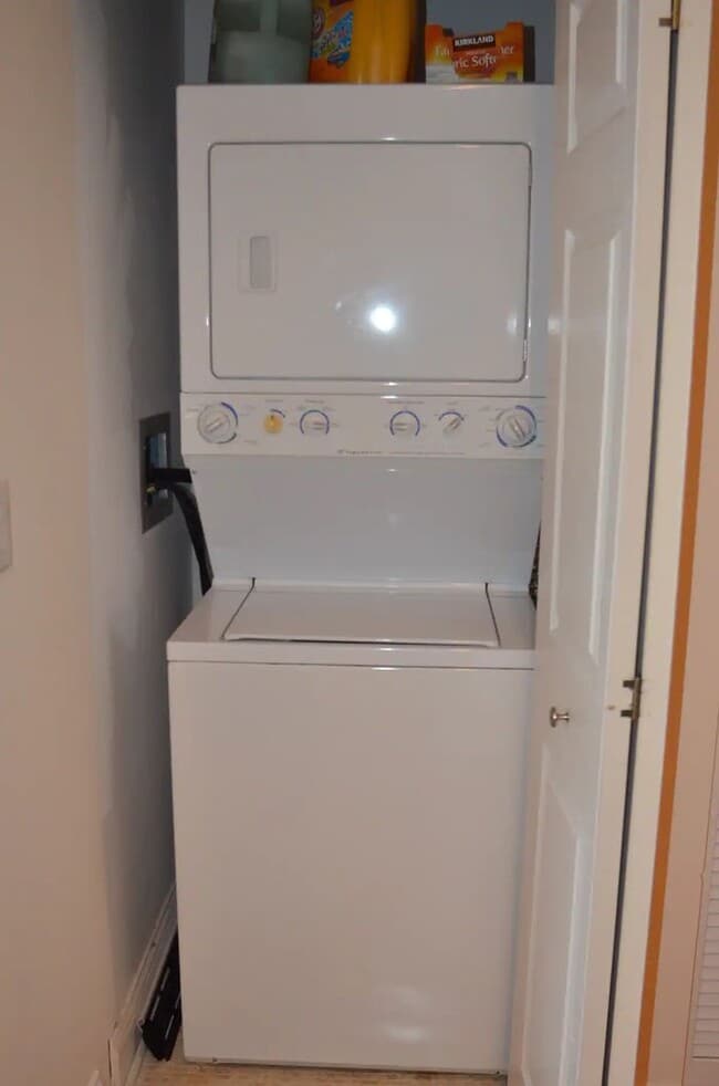 Building Photo - Condo quality one bedroom in Lakeview