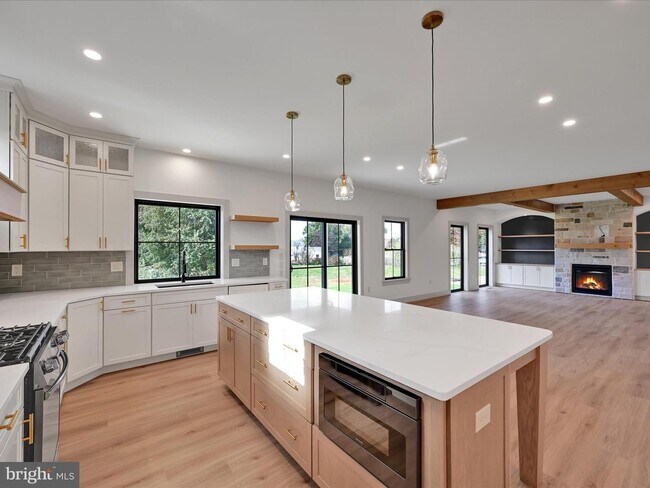 Building Photo - 4 Bed 3.5 Bath Brand New Custom Home in East Petersburg