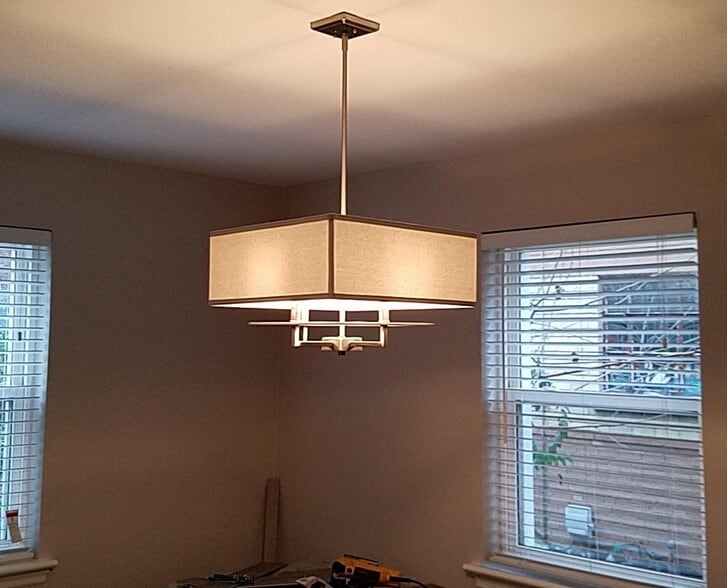 Chandelier in dining room. - 3443 Lawn Ave