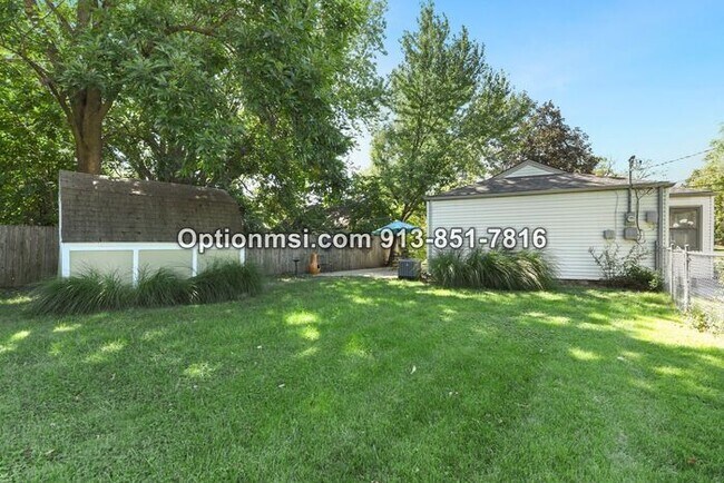 Building Photo - Near downtown Overland Park!