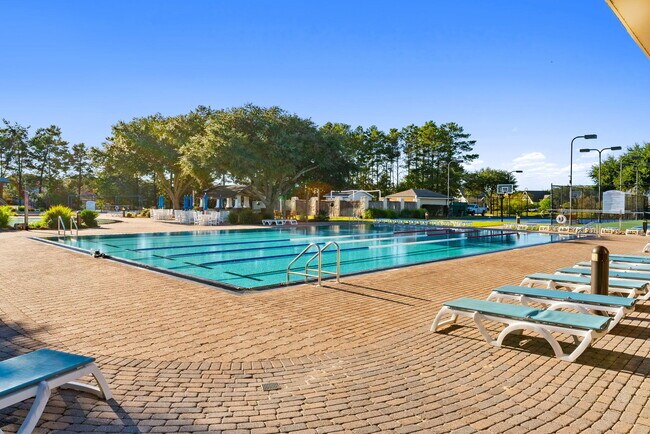 Building Photo - 554 Camellia Ct