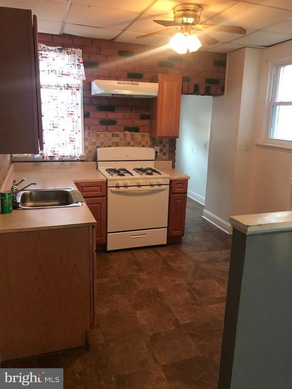 Building Photo - 5240 Sylvester St