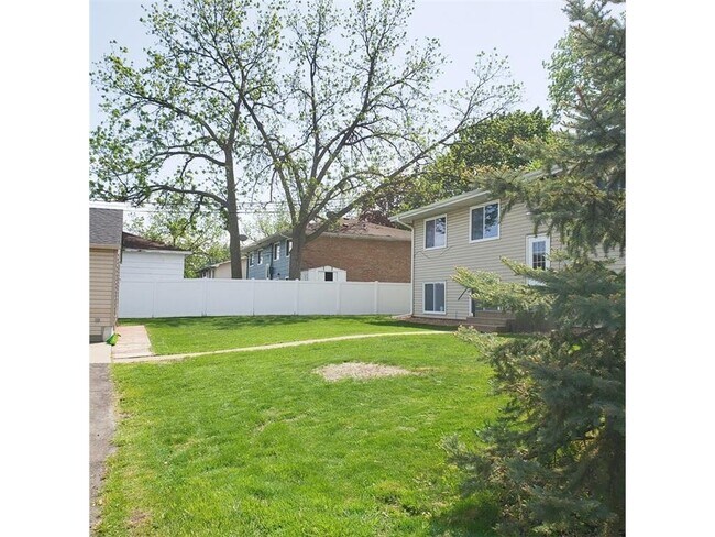 Building Photo - 2740 Xylon Ave N